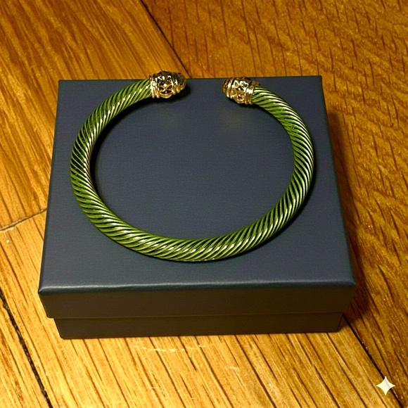 Trendy Green and Gold Unisex Bracelet - Picture 5 of 5